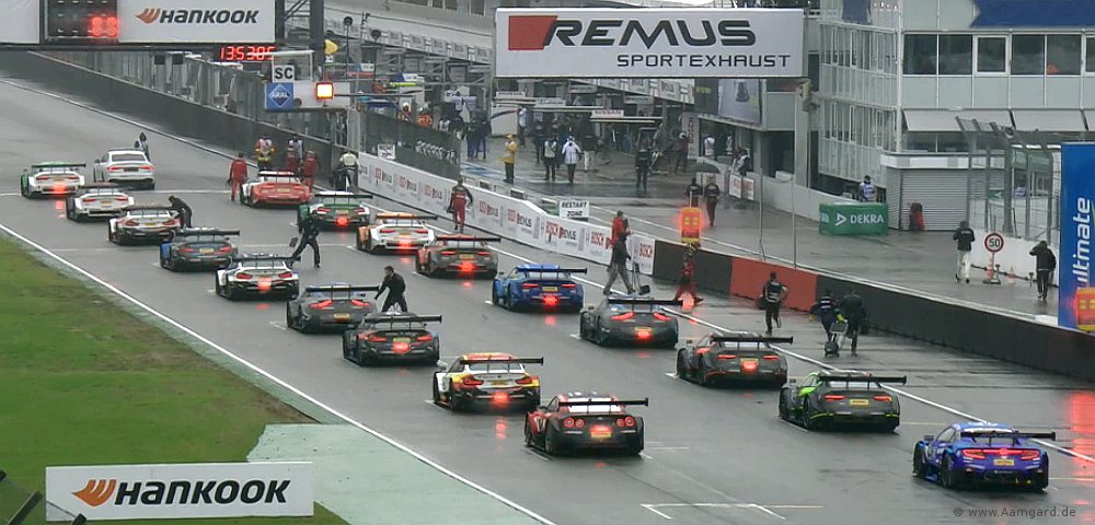 DTM starting grid with Aamgard rain lights