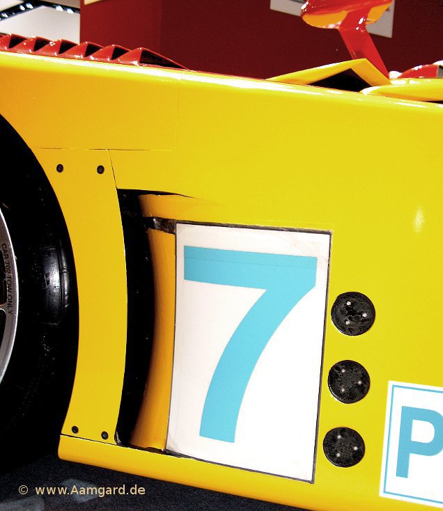 start number foil and race position display Porsche Spyder