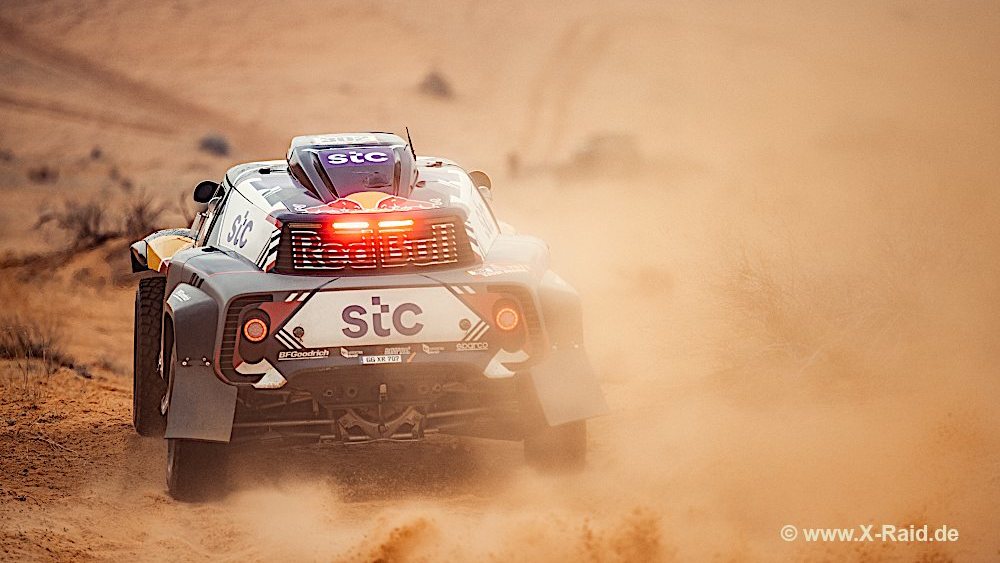 Staub- und Bremsleuchten bei der Rallye Dakar