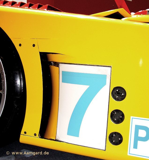Startnummernfolie und Plazierungsanzeige des Porsche Spyder