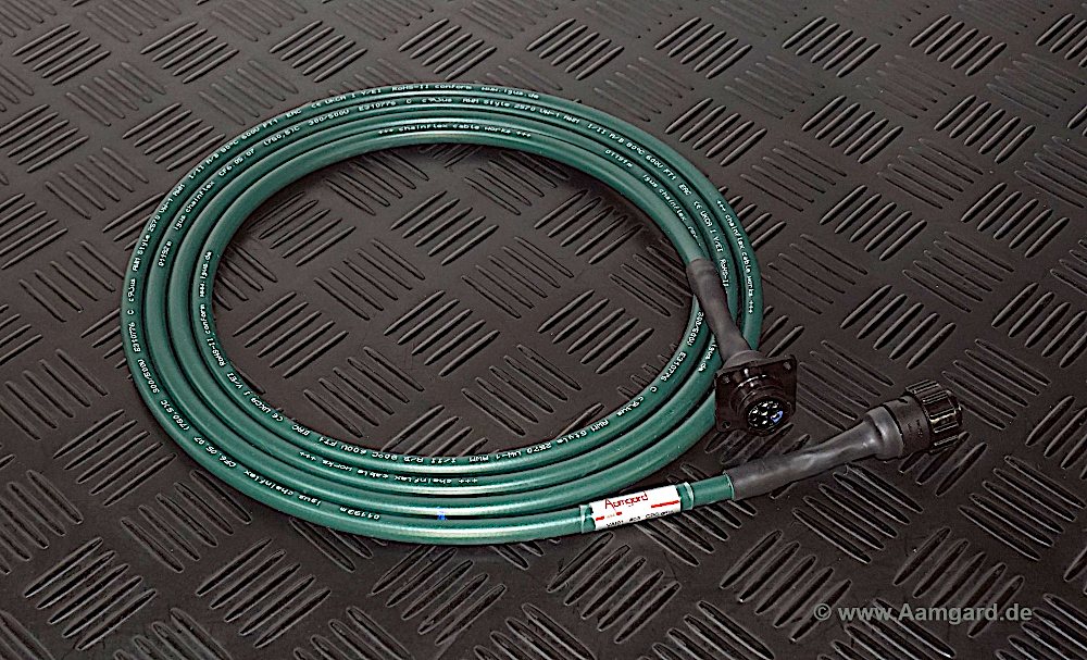 shielded Igus Chainflex control cable 7-pole with CPC connectors